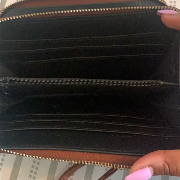 Spacious Wallet - Picture 4 of 4